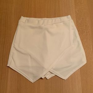 BooHoo White skort